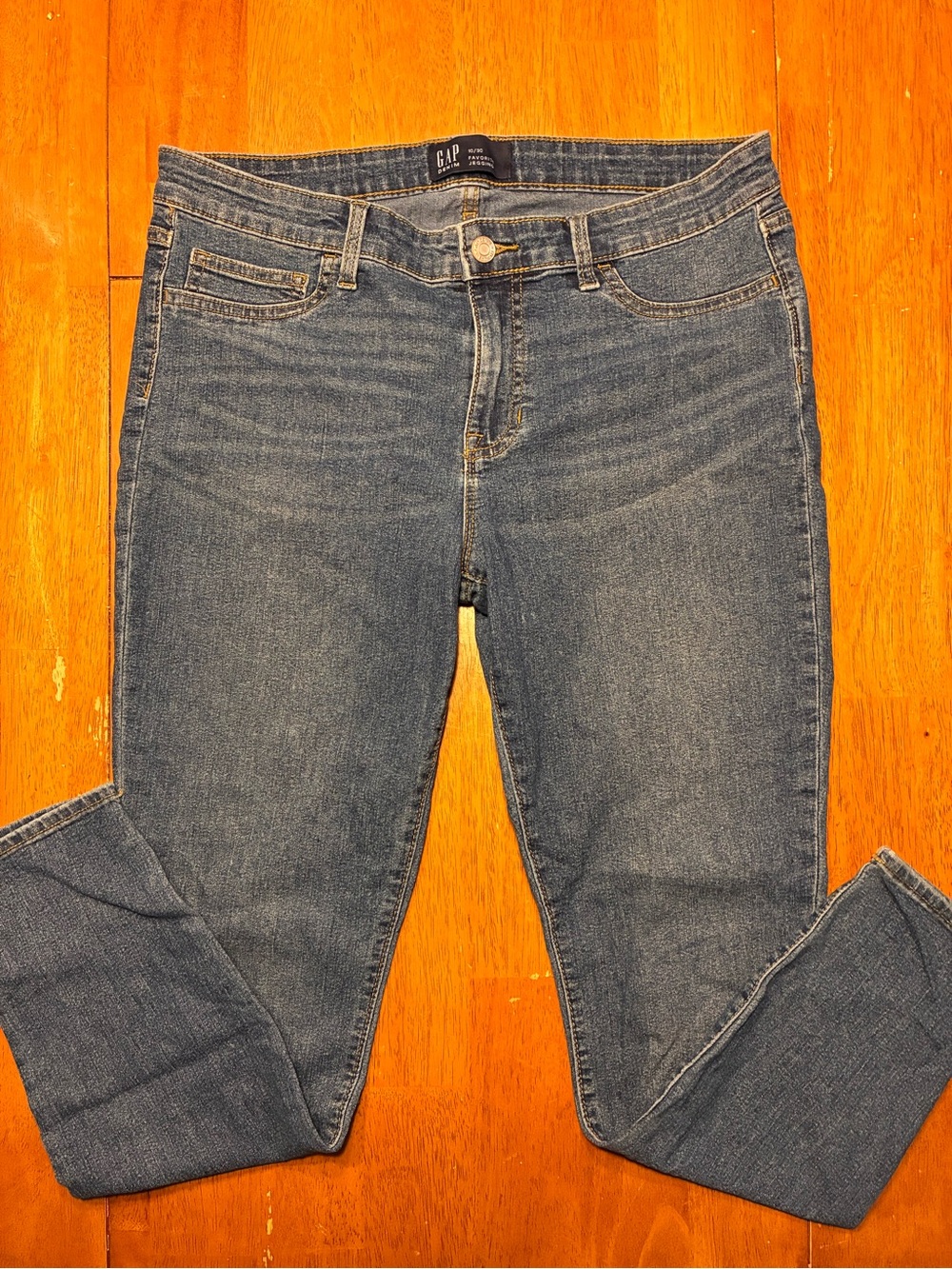 GAP Women's Skinny Jeans in Medium Blue Wash